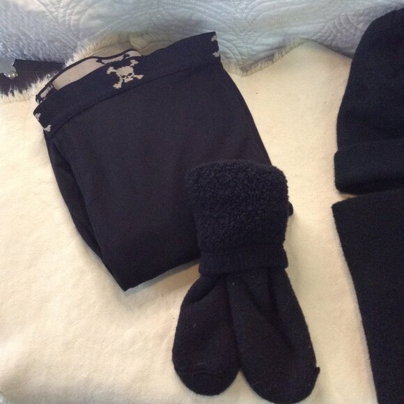 VTG Ski Essentials; gloves, gator, Beanie, socks and Long Johns "L", snowboard - Picture 2 of 3
